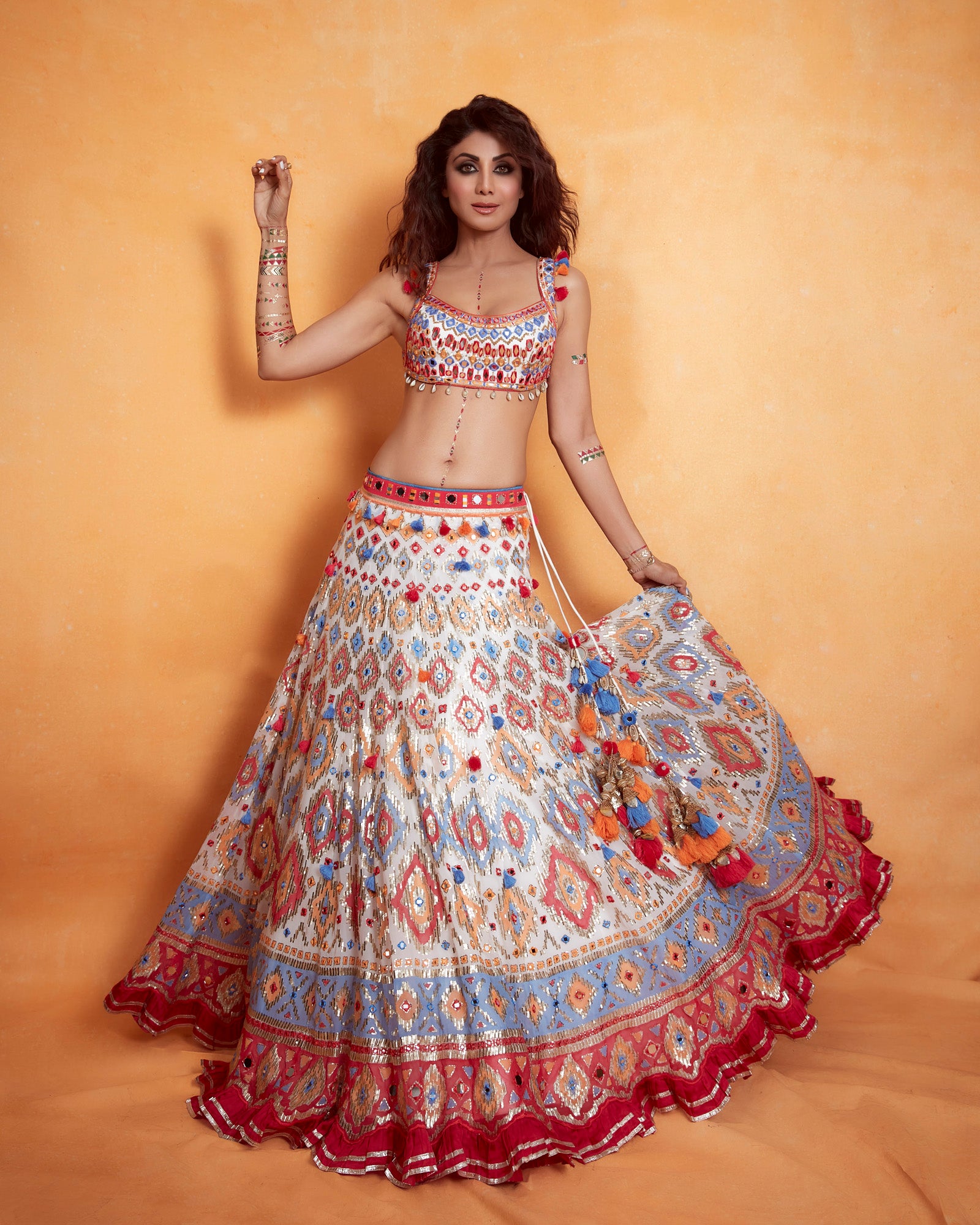 shilpa shetty dress designer name A golden moment on the runway , Shilpa Shetty Kundra turns showstopper for Gopi Vaid in a shimmering gold tissue ensemble, rich with marodi, gota, mirror work and a striking zardozi corset where