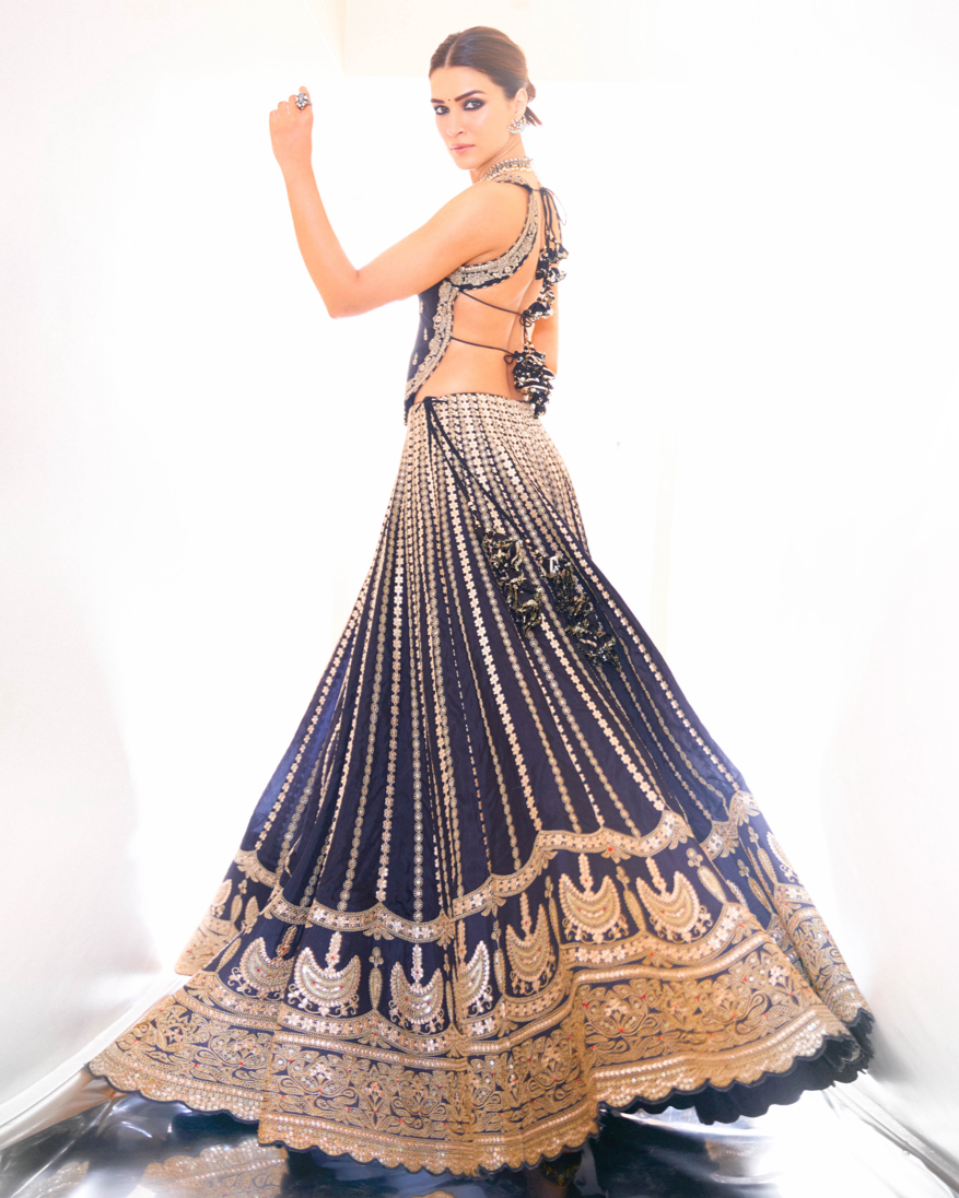 Women s Kriti Sanon in Black Lehenga Set Gopi Vaid Gopivaid