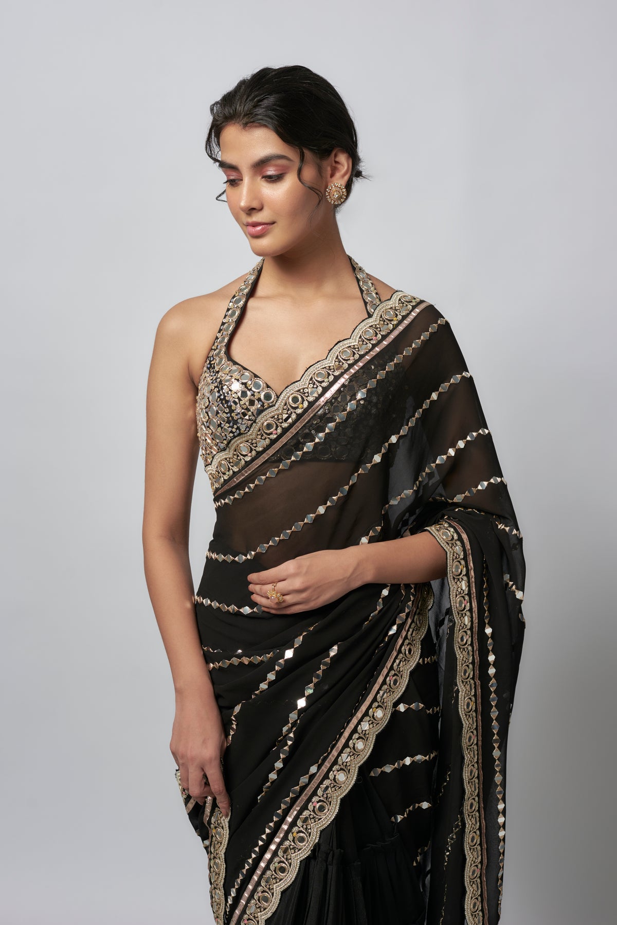 Diana Penty in Aradhana saree
