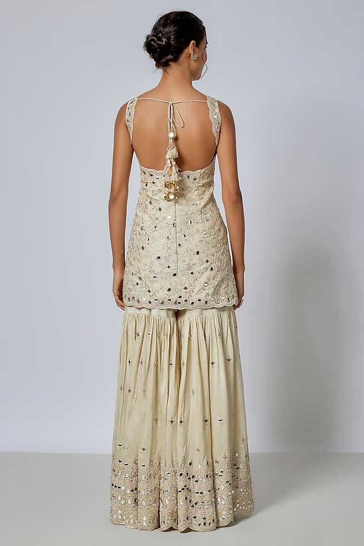 Hanna Khan in Soneera Sharara Set