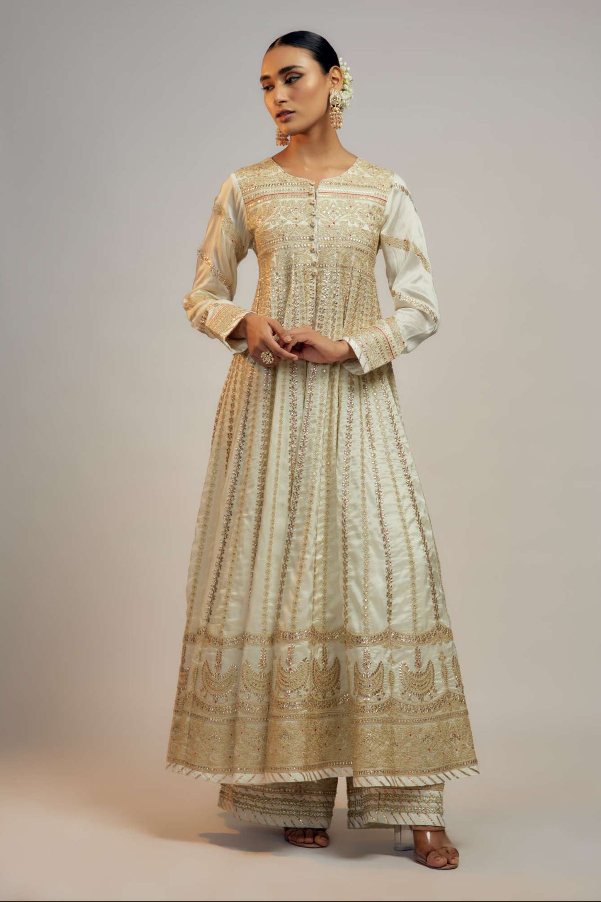 White Golconda Suhana Ag Set- front view