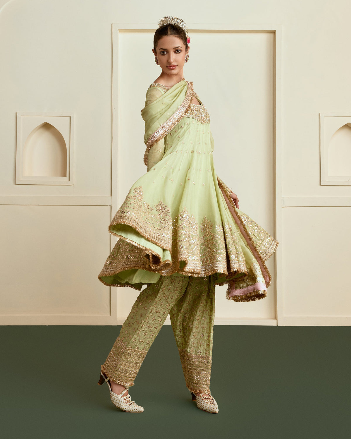 Mehfil Farshi Salwar