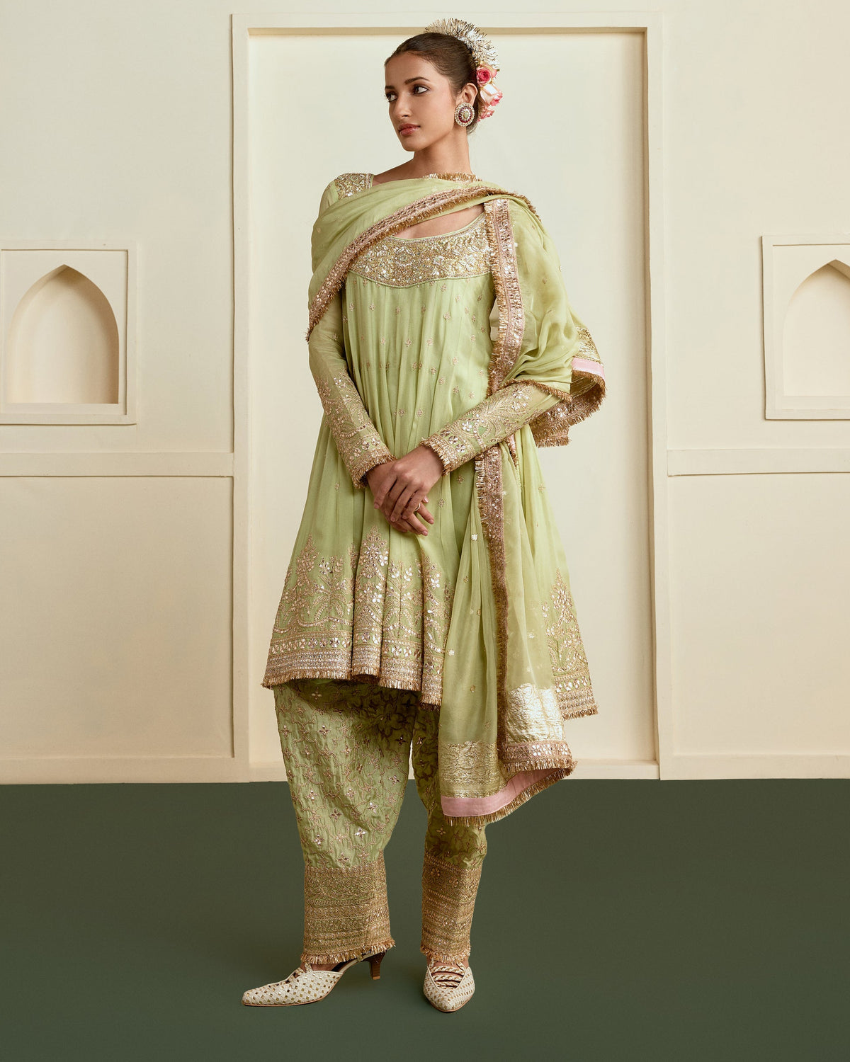 Mehfil Farshi Salwar