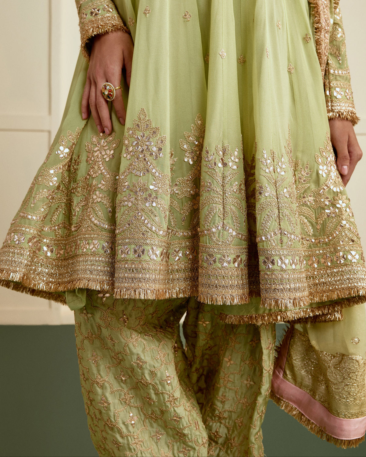 Mehfil Farshi Salwar