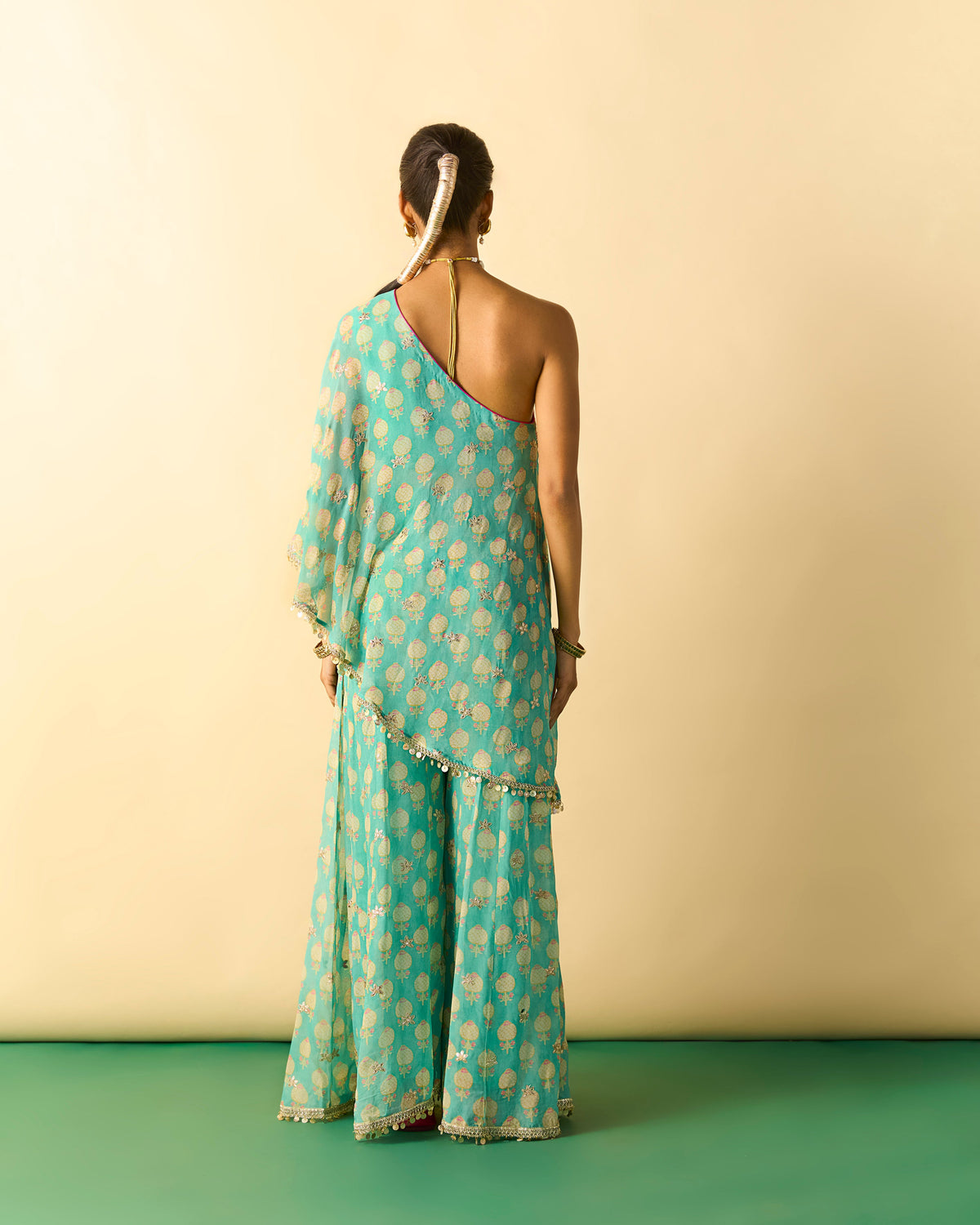 chhavi one shoulder set