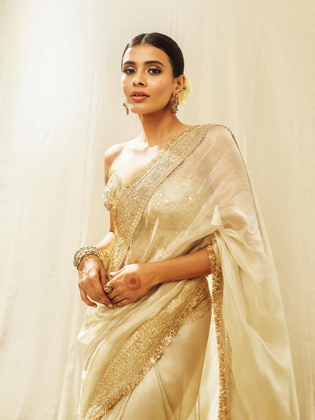 Zoya saree Set- Hebah Patel