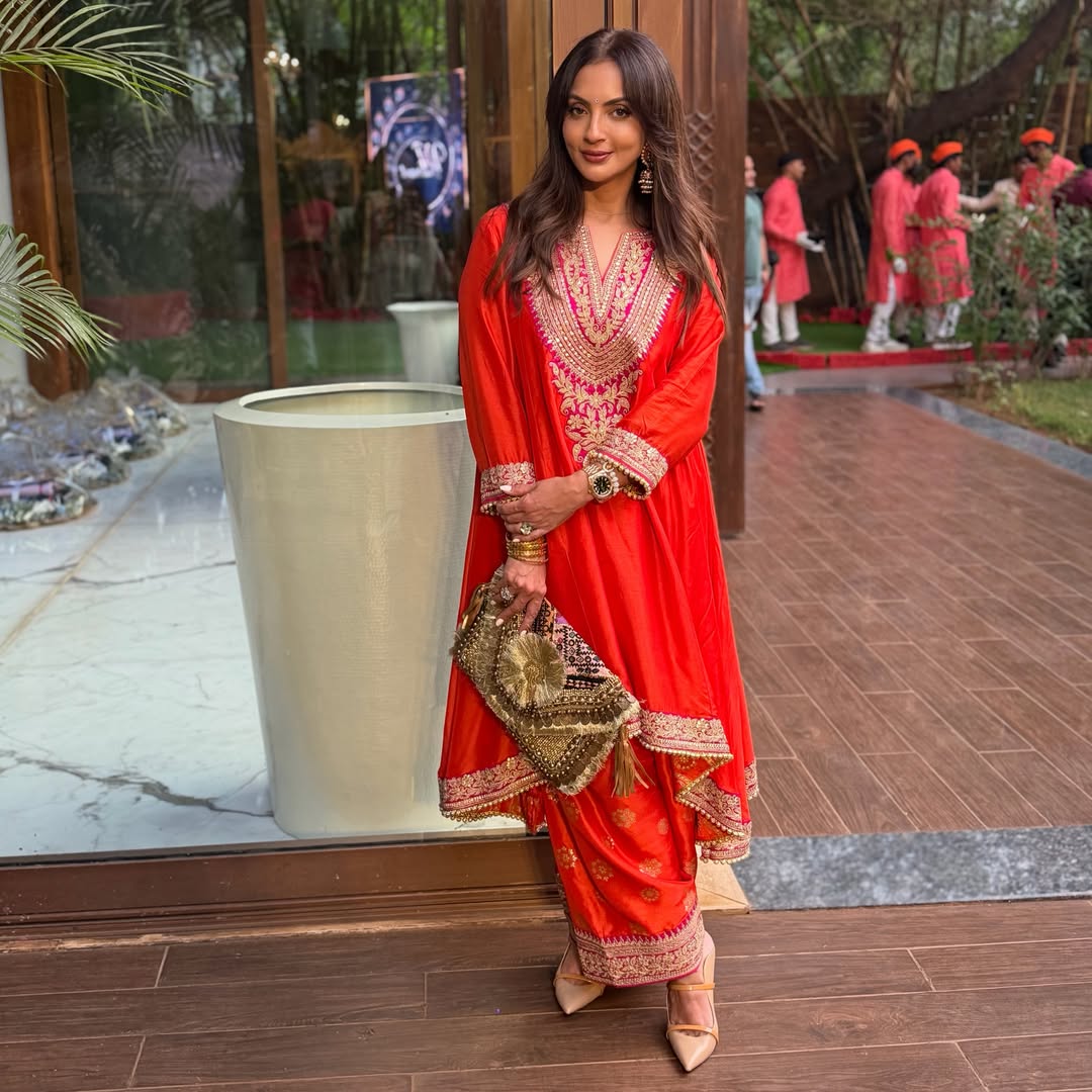 Nadia Farshi Set-Seema Sajdeh